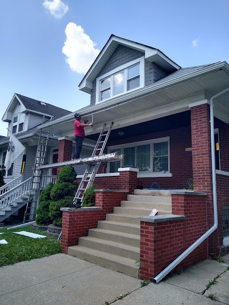 Gutter Cleaning in Chicago