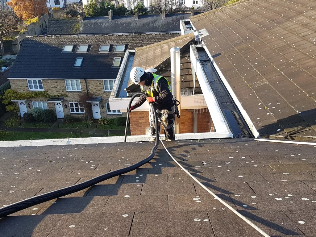 Commercial Gutter Cleaning in Chicago Illinois