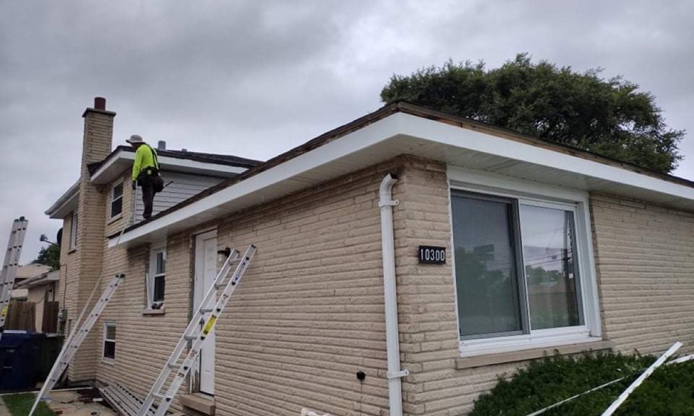 Gutter Cleaning in Oak Park, Illinois.